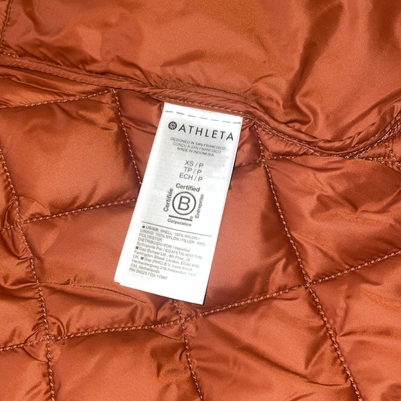 NWOT - WHISPER FEATHERLESS PUFFER VEST - Picture 3 of 3